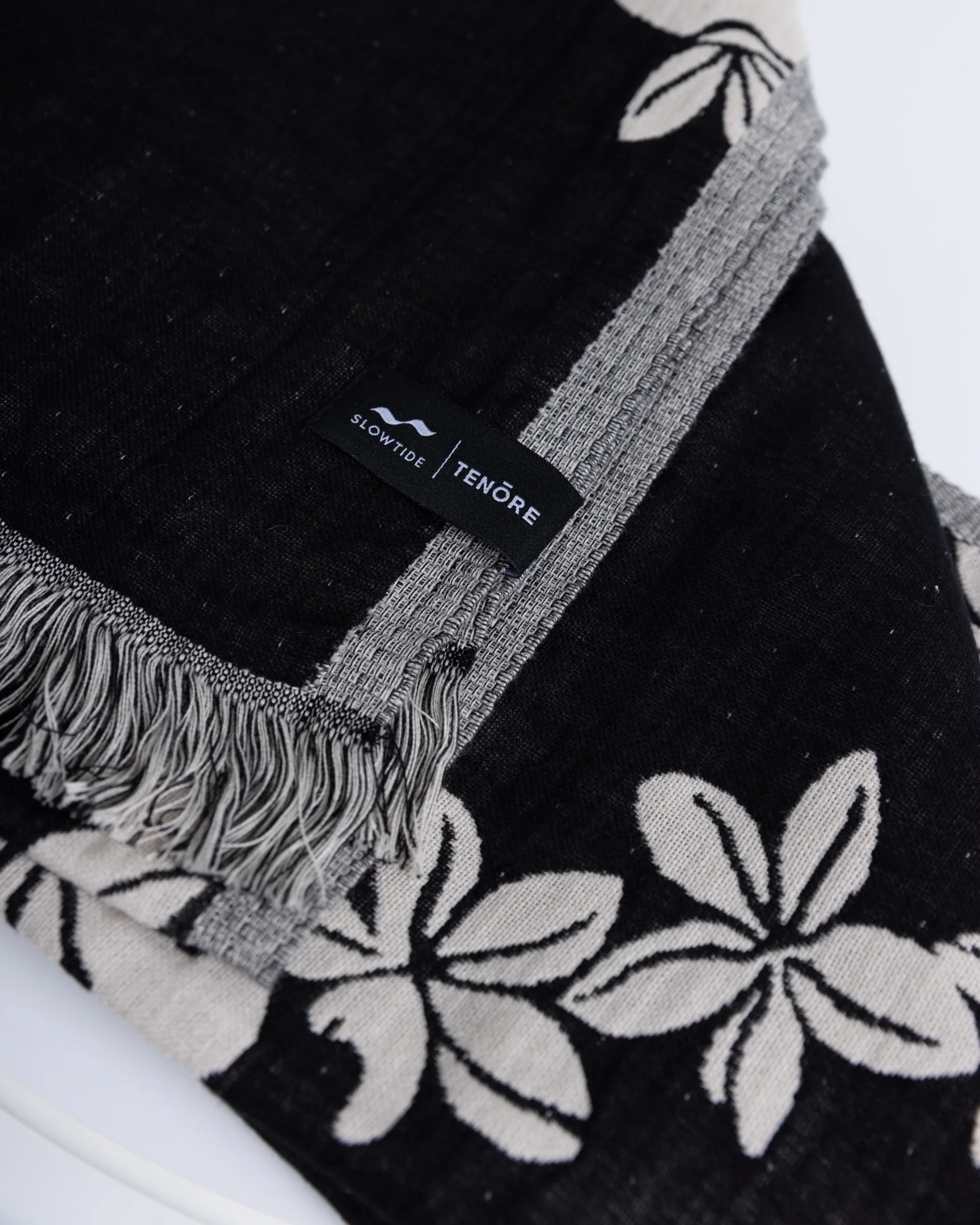 TENŌRE X Slowtide Lei Driftweave Towel - Image 2